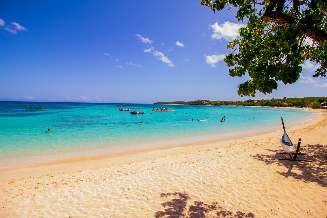 Paradise Island Beach Resort Punta Rucia Luaran gambar
